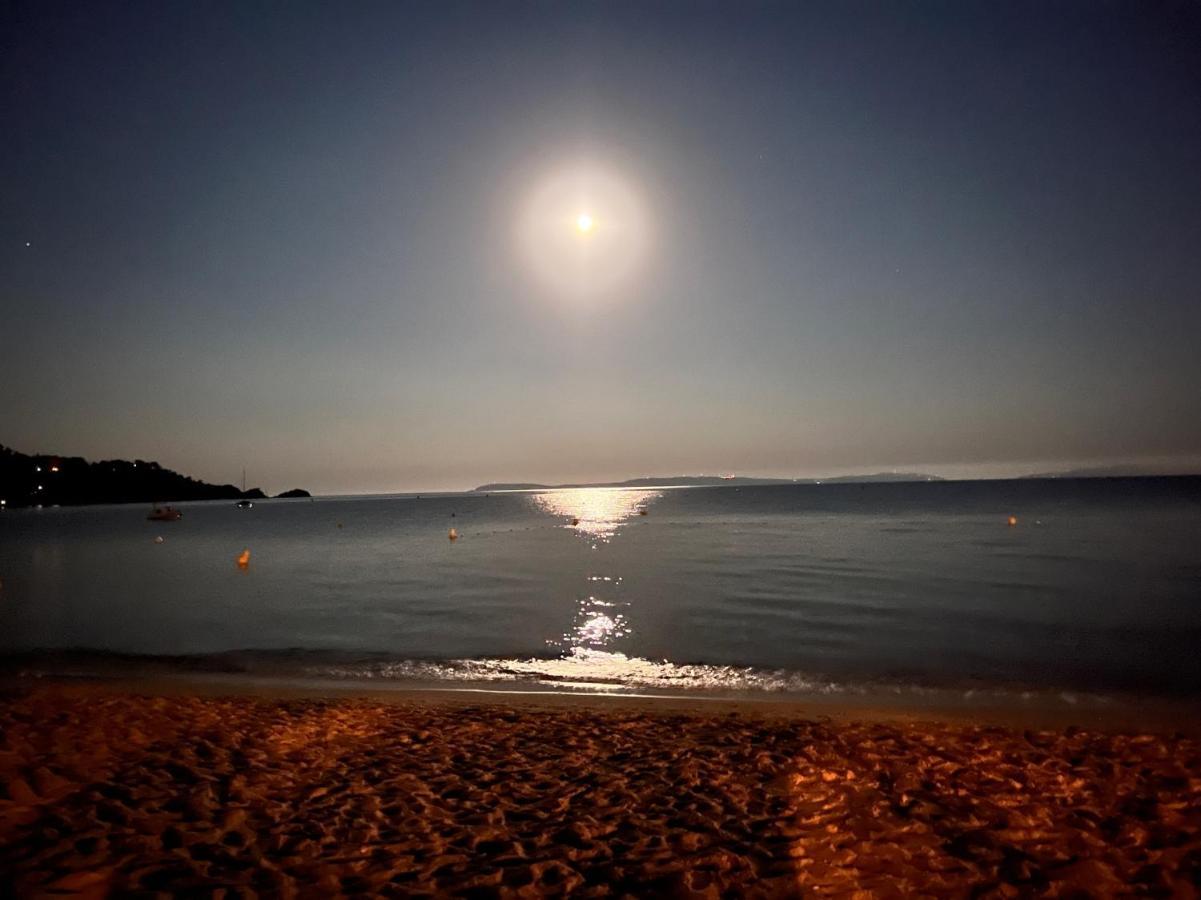 Le Lavandou "Cavaliere" -Rez De Jardin Bord De Mer , Atom Bagian luar foto